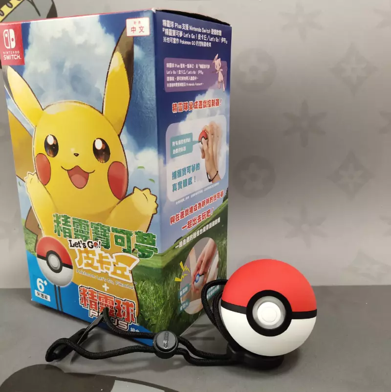 Poké Ball Plus Mew • Pokémon Let's Go, Pikachu! & Eevee!, Sword & Shield  Gift