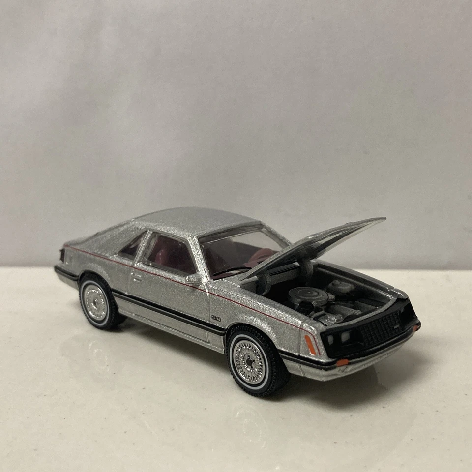 Ford Mustang 1979 79 cupé Ghia Fox coleccionable escala 1/64 diecast modelo diorama Foto 2 de 4