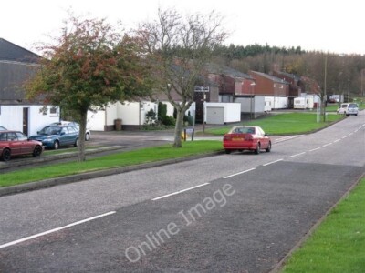 Foto 6x4 Almond South Road Livingston Barrie Court Häuser auf der linken Seite. e c2009