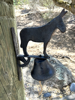 VTG Cast Iron Dinner Bell Mule Donkey Jackass Design 16'' Tall 6'' Bell Wall Mount