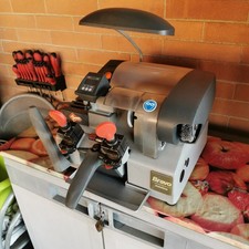 SILCA BRAVO MAXIMA MACCHINA DUPLICATRICE CHIAVI piatte cilindri UNIVERSALI AUTO