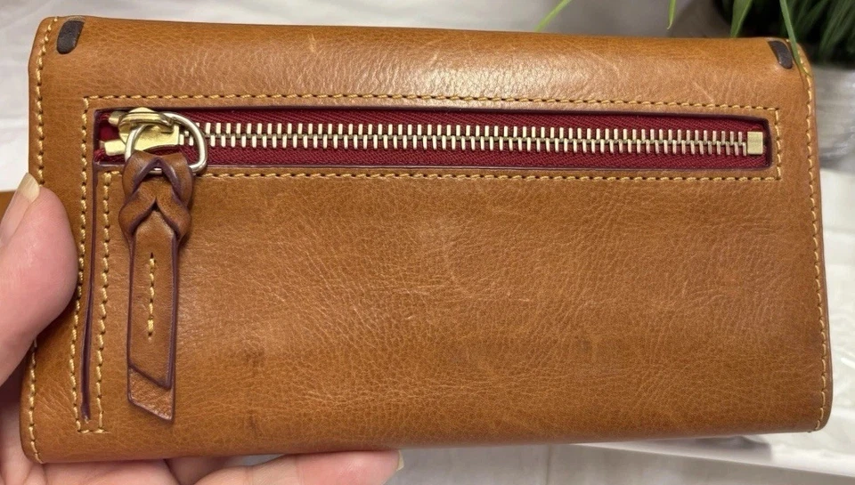 Cartera sin asas Dooney Bourke de cuero florentino marrón natural DB-02 Foto 2 de 4