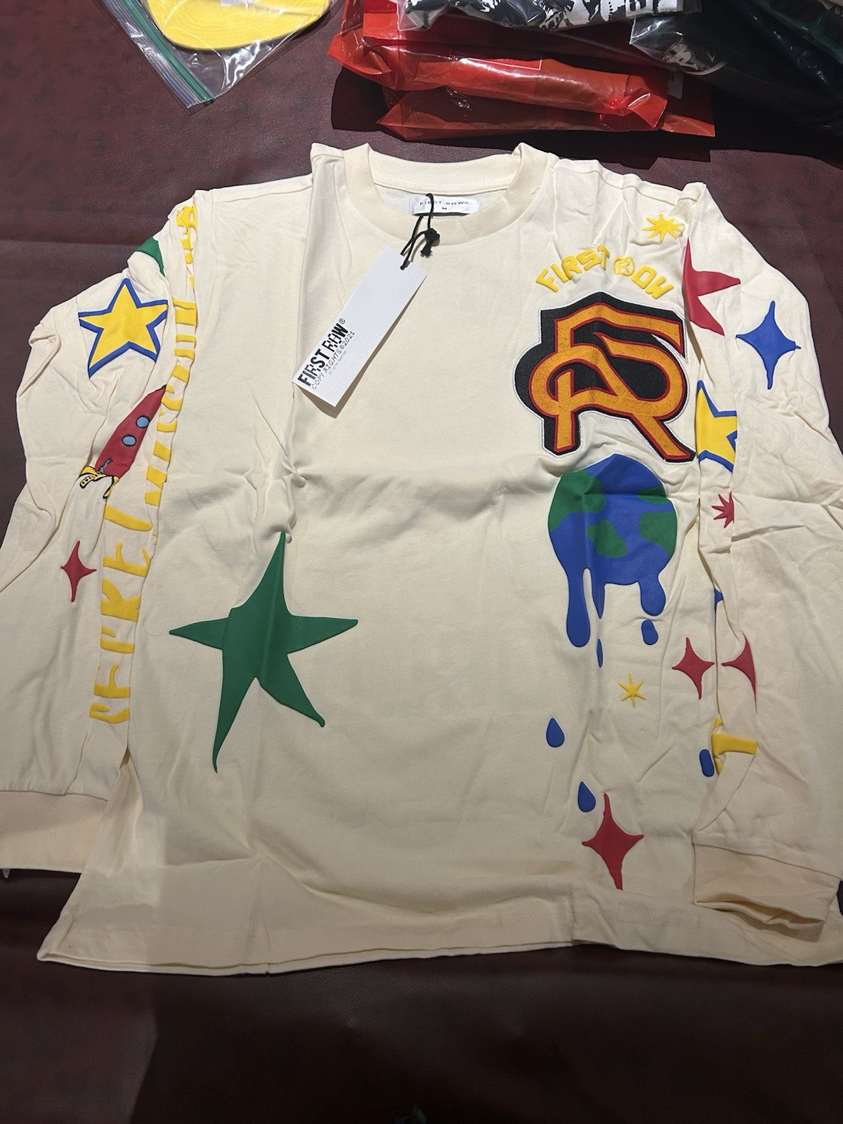 Camicia manica lunga prima fila nuova con etichetta. Taglia Media. Fuori dal mondo.