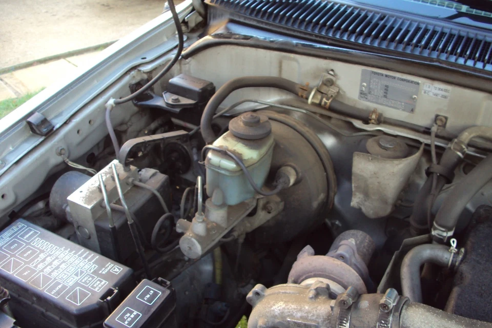 Toyota Hilux 2004 Spares Or Repairs 2WD Extra Cab - Image 4 of 4