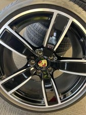 Gloss Black Porsche Center Caps With Colored Porsche Crest 911 718cayenne Taycan