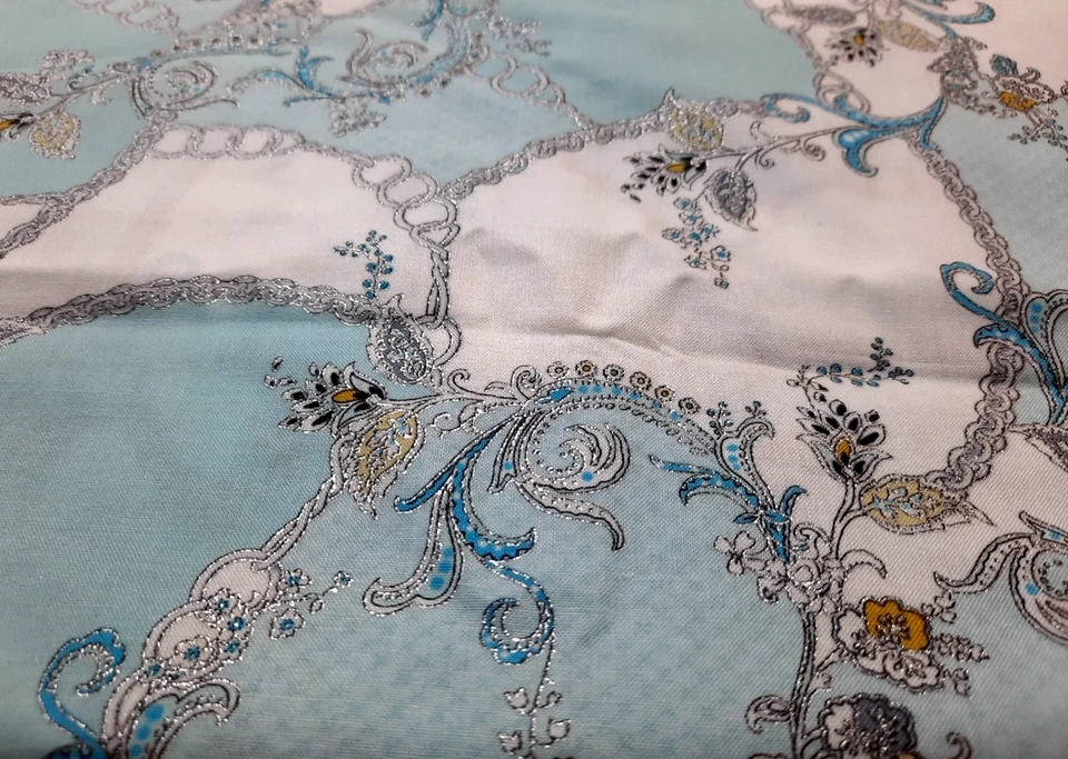 Tela Hoffman BTY Antonella #7265 Aqua Blue White Silver Metallic Highlights Foto 4 de 4