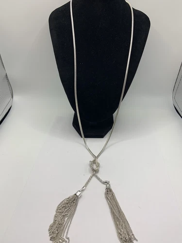 VETEMENTS Collana con nappa tono argento firmata Liz Claiborne