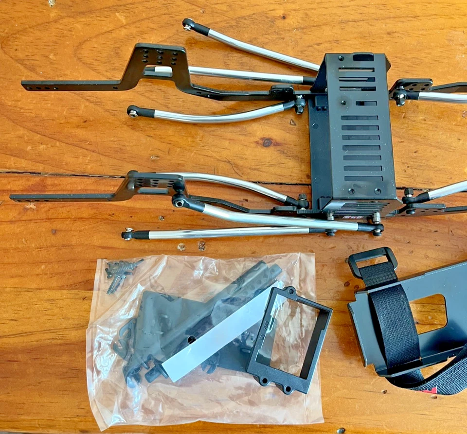 Redcat Racing Everest GEN 7 PRO 1/10 CHASSIS AND BATTERY BRACKET + HARDWARE - Image 2 of 3