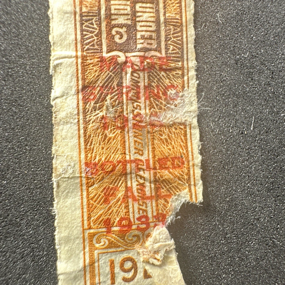 Sello de ingresos de botellas de licor de Canadá de 1928 Foto 4 de 4