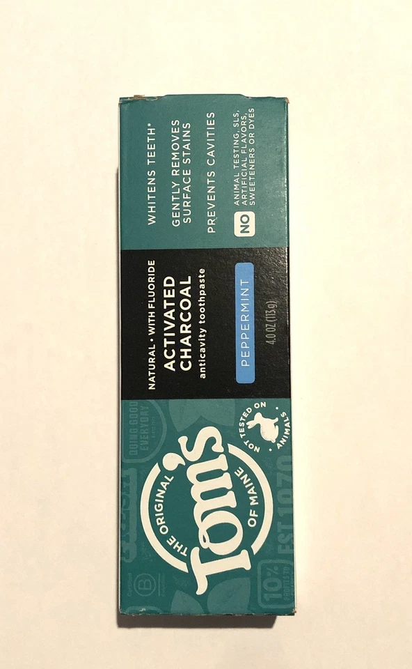 PASTA DE DIENTES DE CARBÓN ACTIVADO TOMS OF MAINE menta 4,0 oz, CADUCIDAD 06/2027 Foto 2 de 2