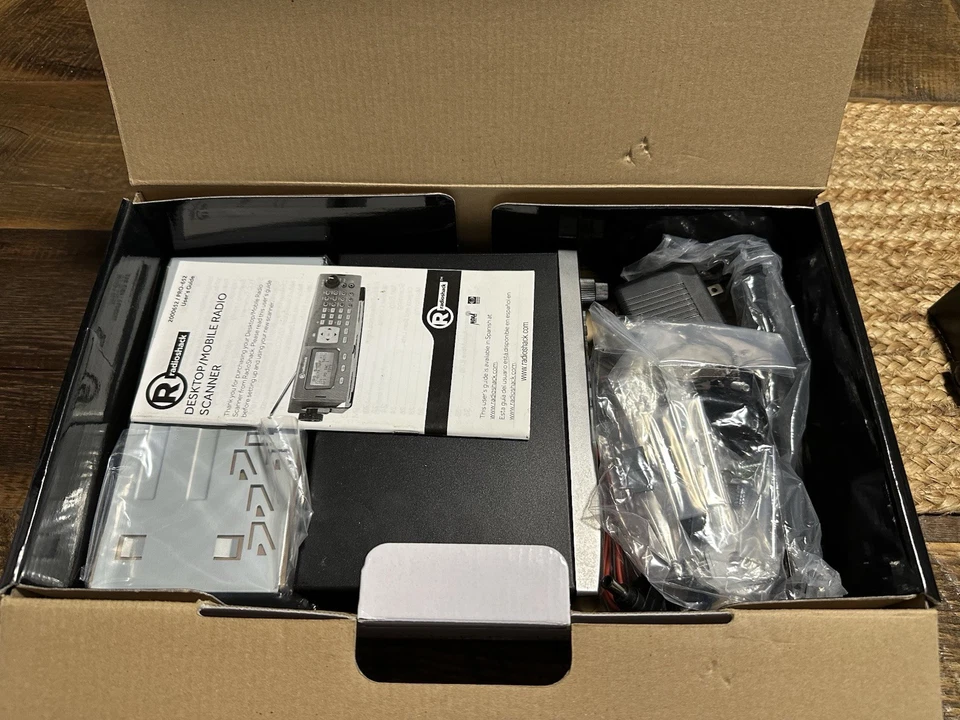 Mint!! Works!! RADIO SHACK PRO-652 Desktop/ Mobile Radio Scanner DIGITAL SCANNER - Image 2 of 4