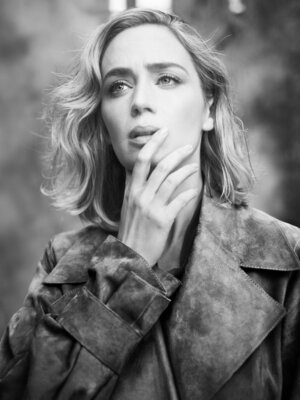 V7076 Emily Blunt Nice Face Cool Pretty Portrait Actress BW WALL POSTER PRINT
