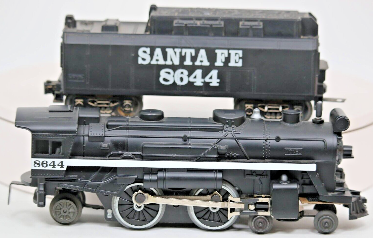 LIONEL 4-4-2 Santa Fe Diecast Steam Loco #8644 with Whistle & Tested Tender