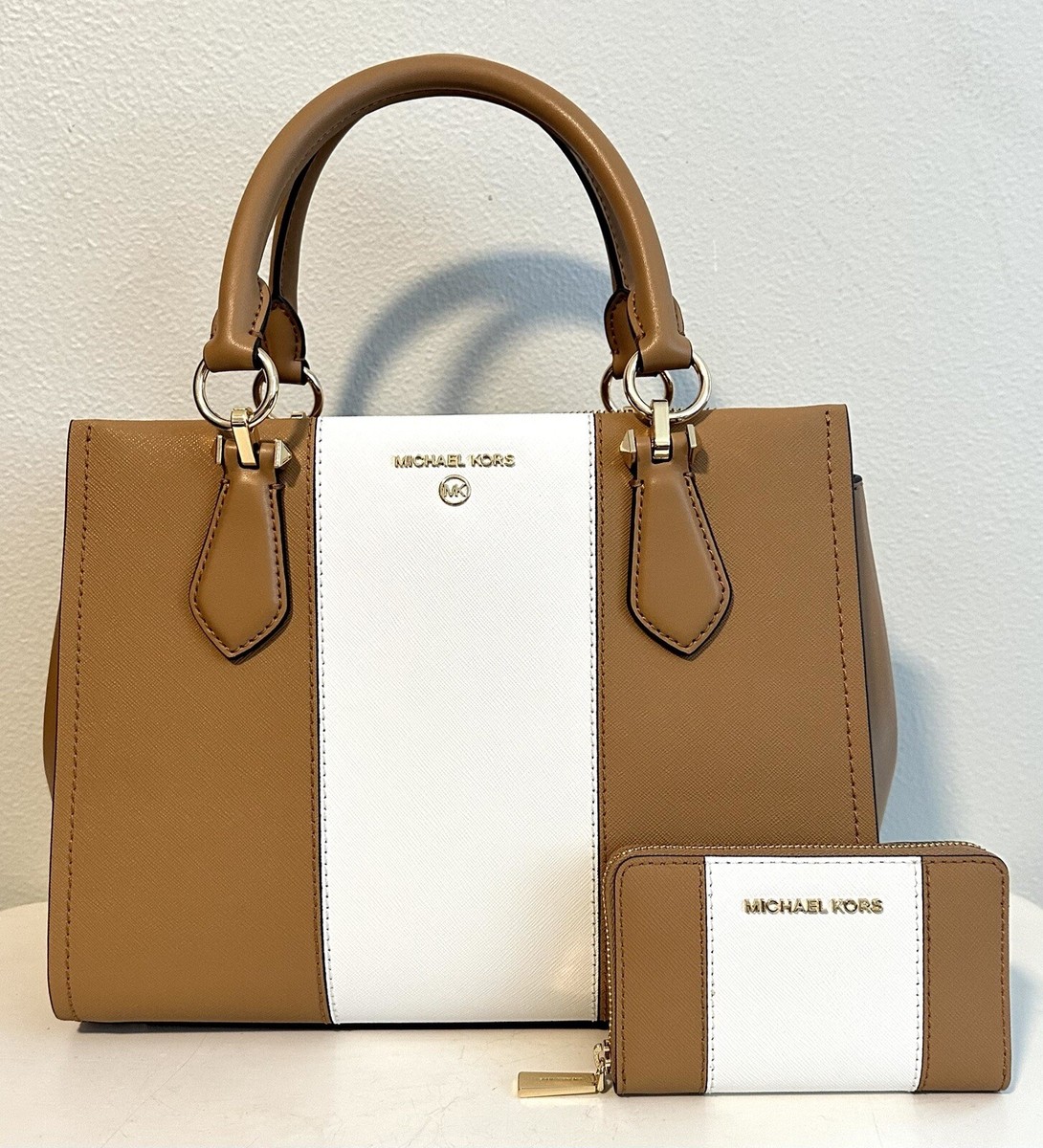 【送料&関税込】Michael Kors Marilyn Leather Handbag Marilyn Medium Saffiano Leather Satchel | Michael Kors [US]