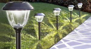 MEMBER'S MARK OIL-RUBBED BRONZE LED SOLAR PATH LIGHTS, 4 Pack.