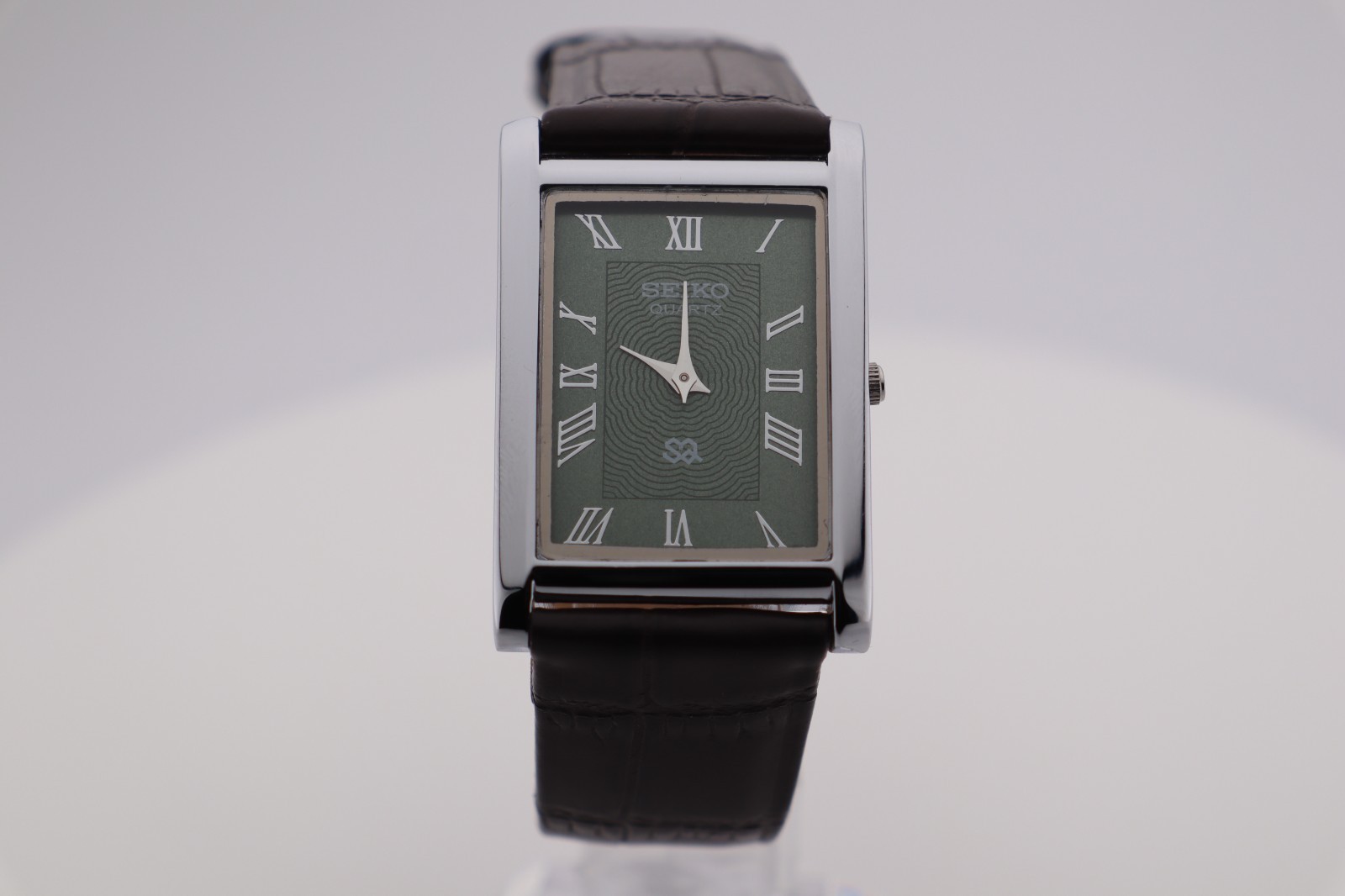 Vintage Seiko Slim Quartz Green Dial Men's Wrist Watch with Dark Brown Strap