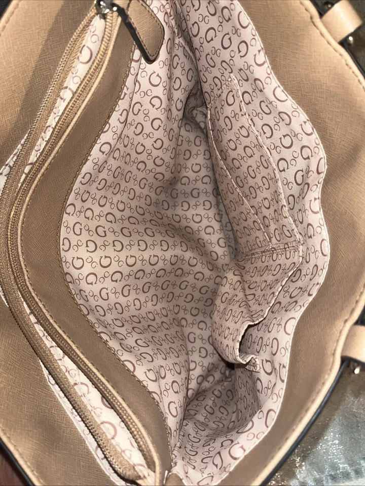 Bolso de Mano Guess Blanco Estampado Floral Forro Marrón Excelente Estado Foto 2 de 4