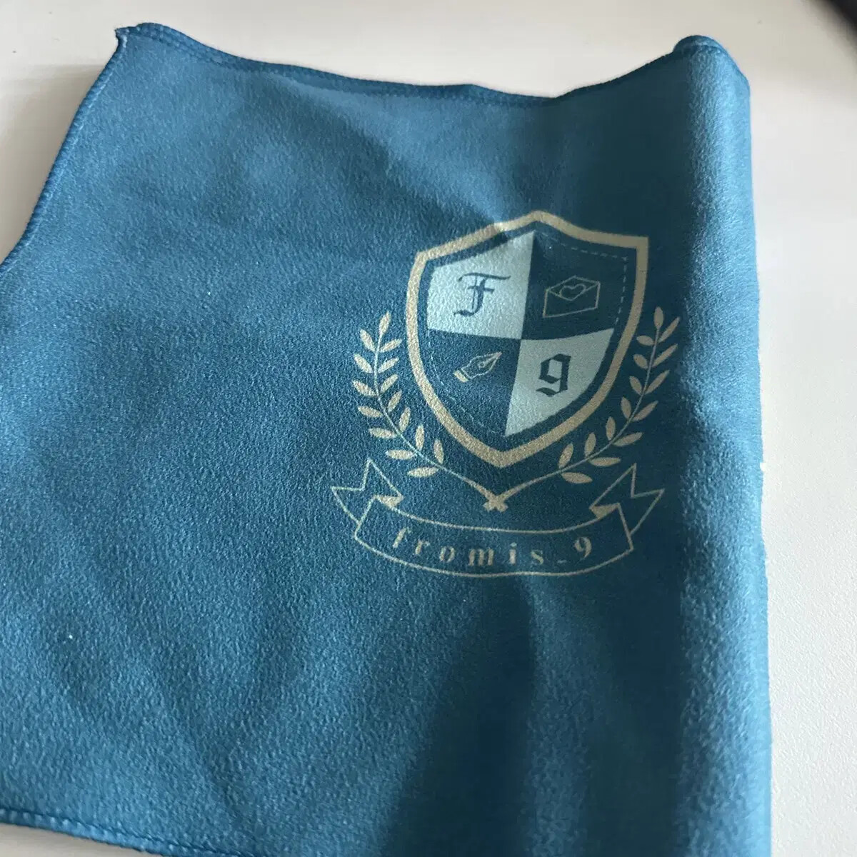fromis9 HEART slogan | eBay