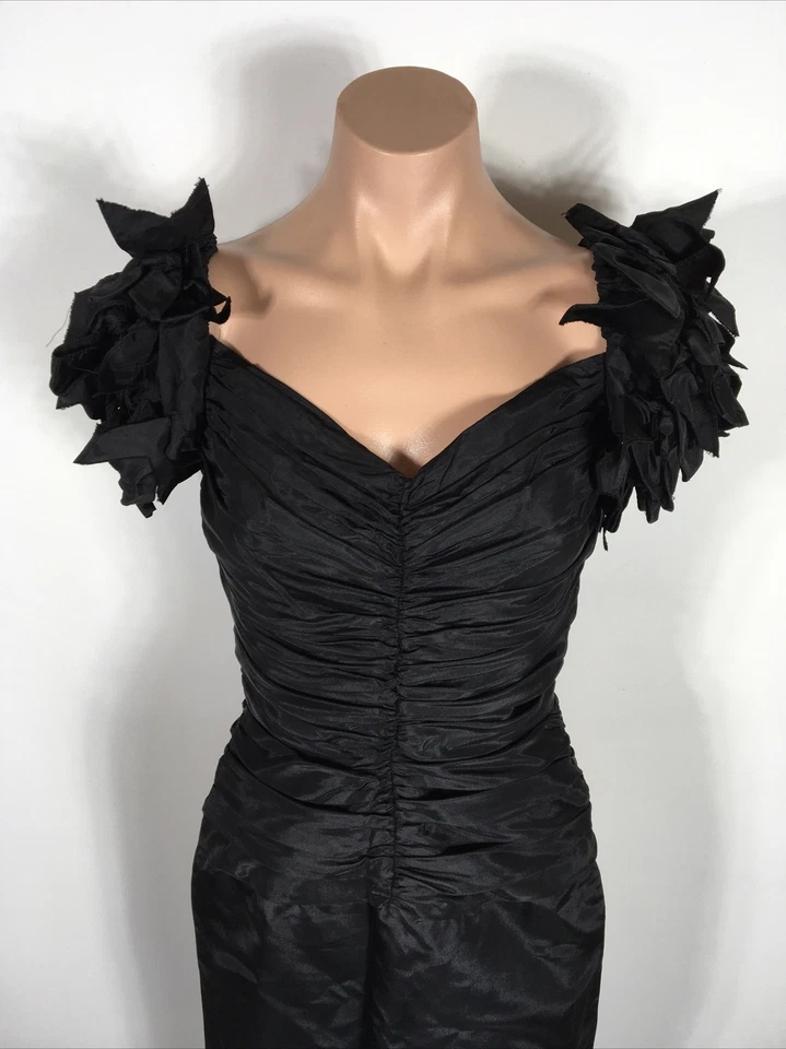 Vestido De Colección Años 80 Notorious Talla 6 Negro Volantes Hombro Descubierto Hinchado Fiesta Cóctel Baile de graduación Foto 3 de 4