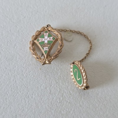 Vintage Pin Catholic Daughters of America CDA 2 Year Service Award Gold w Chain