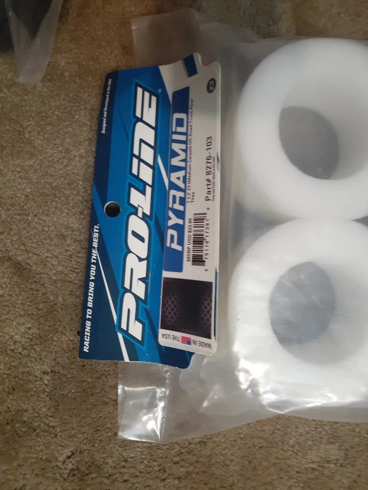 LOT of artificial turf truck tires 9 pairs with rims ( associate hex) and others - Image 3 of 4