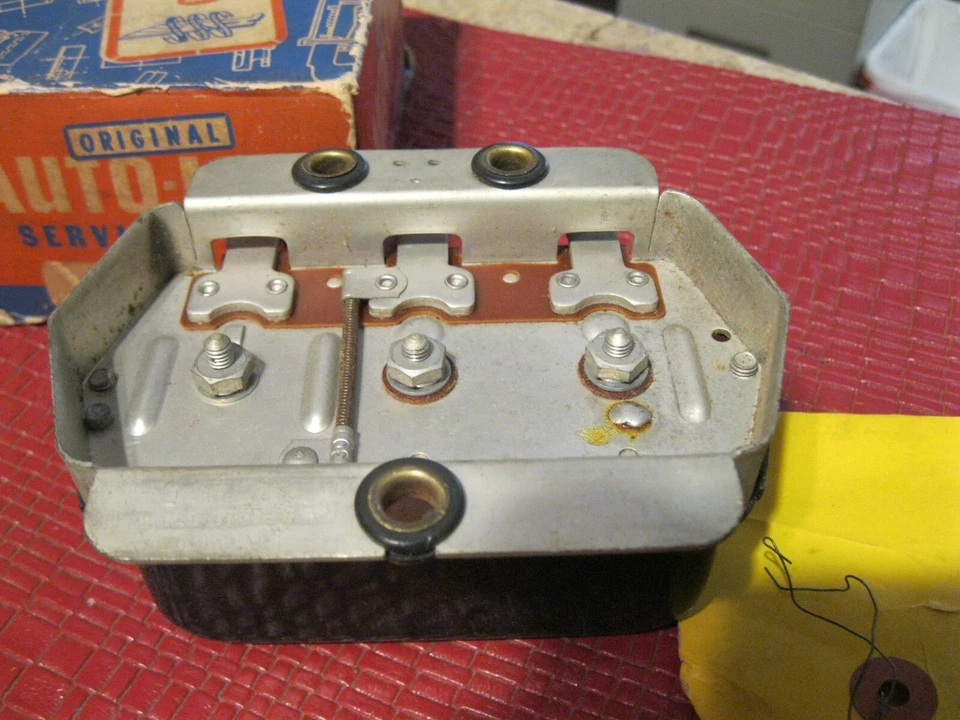 NOS 1949-1951 Brockway Tractor,Massey Harris,Cockshutt Voltage Regulator - Image 3 of 3