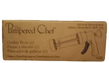 New! Retired Pampered Chef 1525 Cookie Press with 16 Discs - White