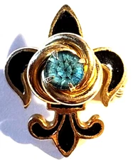 VINTAGE STUNNING AQUA BLUE COLOR GLASS FLEUR DE LIS PIN BROOCH OR PENDANT