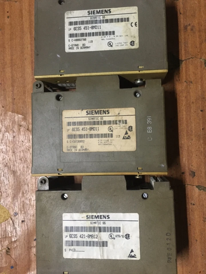 LOTE DE SIMATIC (6) S5 Y S7, (2) 6ES5 700-8MA11, (2) 6ES5 451-8MD11, (1) 6ES5 4 Foto 4 de 4