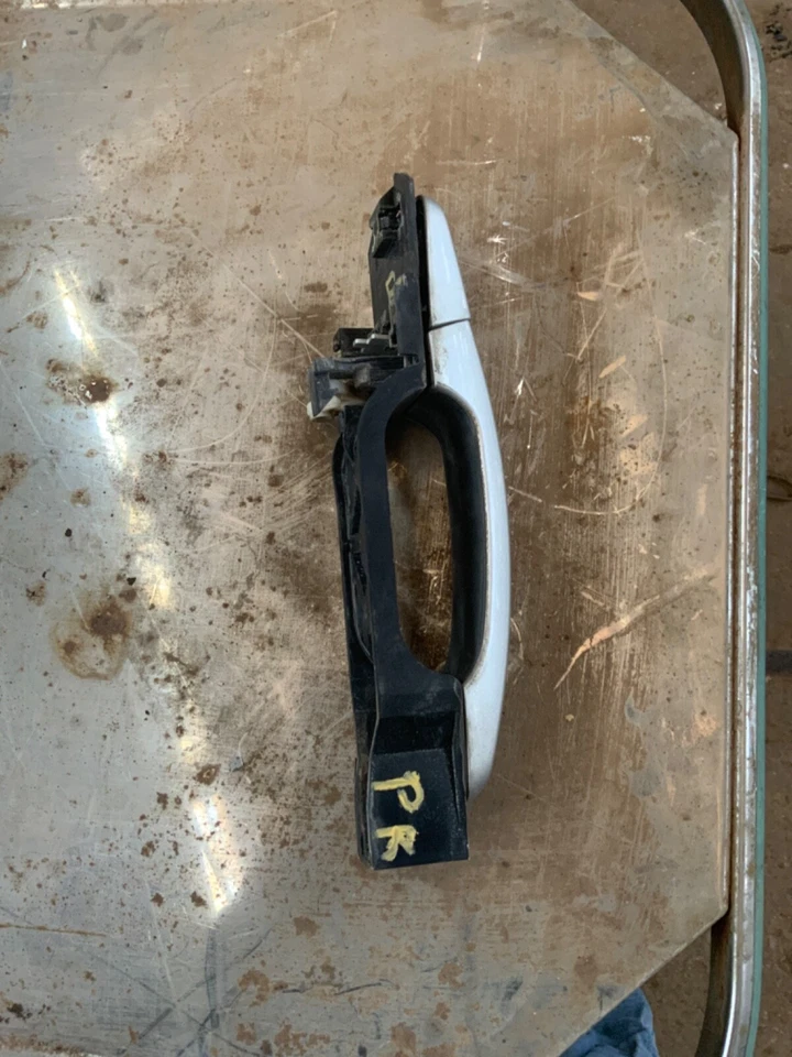 Maçaneta externa traseira direita Chevrolet Equinox 2010-2017 15786204 - Imagem 2 de 3