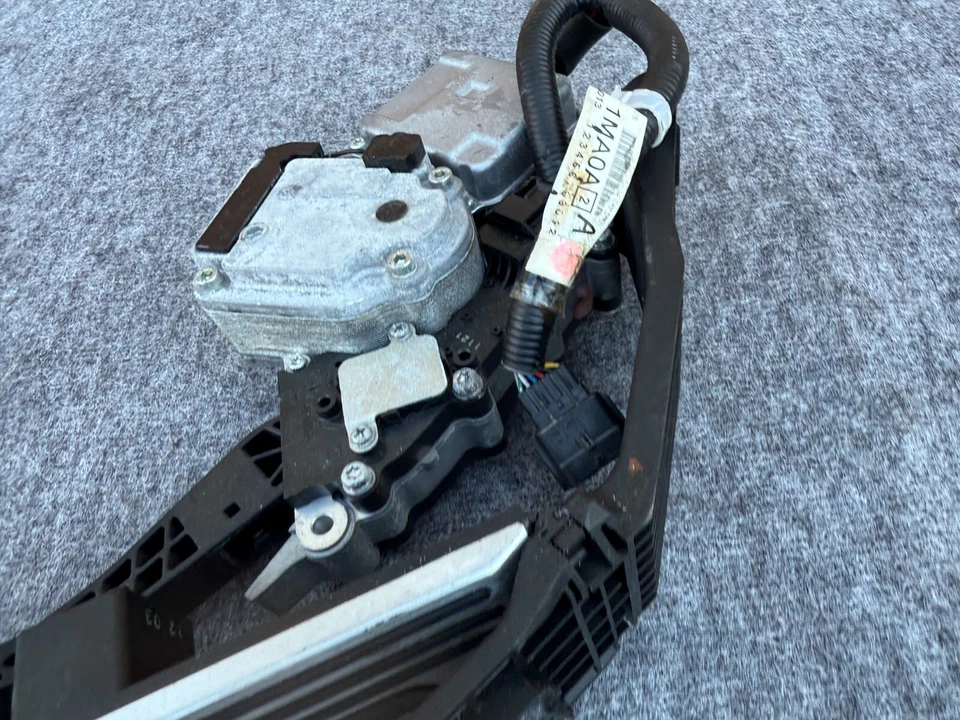 INFINITI M35H M37 M56 Q70 2011-2019 OEM TRAVEL ADAPTIVE GAS PEDAL ACTUATOR ASSY Foto 4 de 4