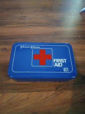 ビンテージJohnson&Johnson FIRST AID 8171 金属缶 Vintage Johnson & Johnson First Aid Kit Wall Mount Metal Box 8171