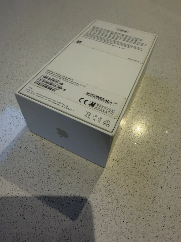 Apple iPhone X - 256GB -Silver- Boxed - Image 3 of 4