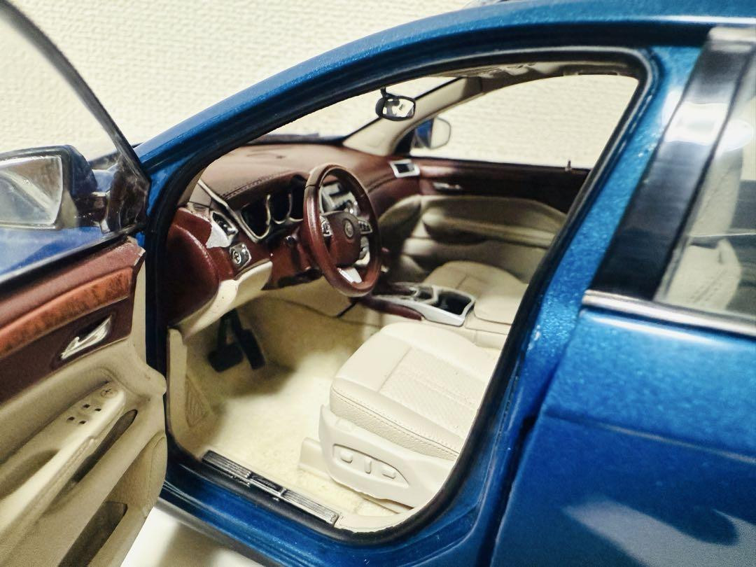 Kyosho京商/Cadillacキャデラック srx クロスオーバー 1/18 Kyosho Cadillac SRX Crossover Diecast Model 1/18 Display