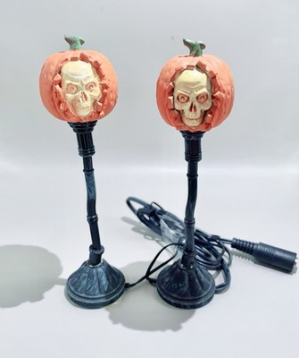 DeI m T 56 Halloween Village Evil Pumpkin Lampposts Set Of 2 4033847