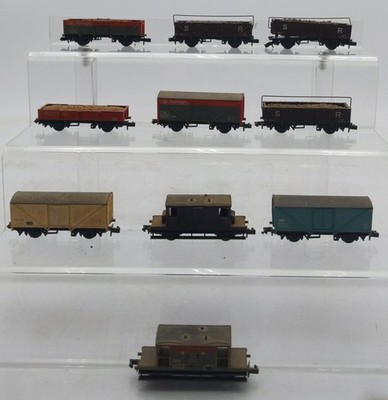 Peco & Other N Scale Assorted Freight Cars [10] EX
