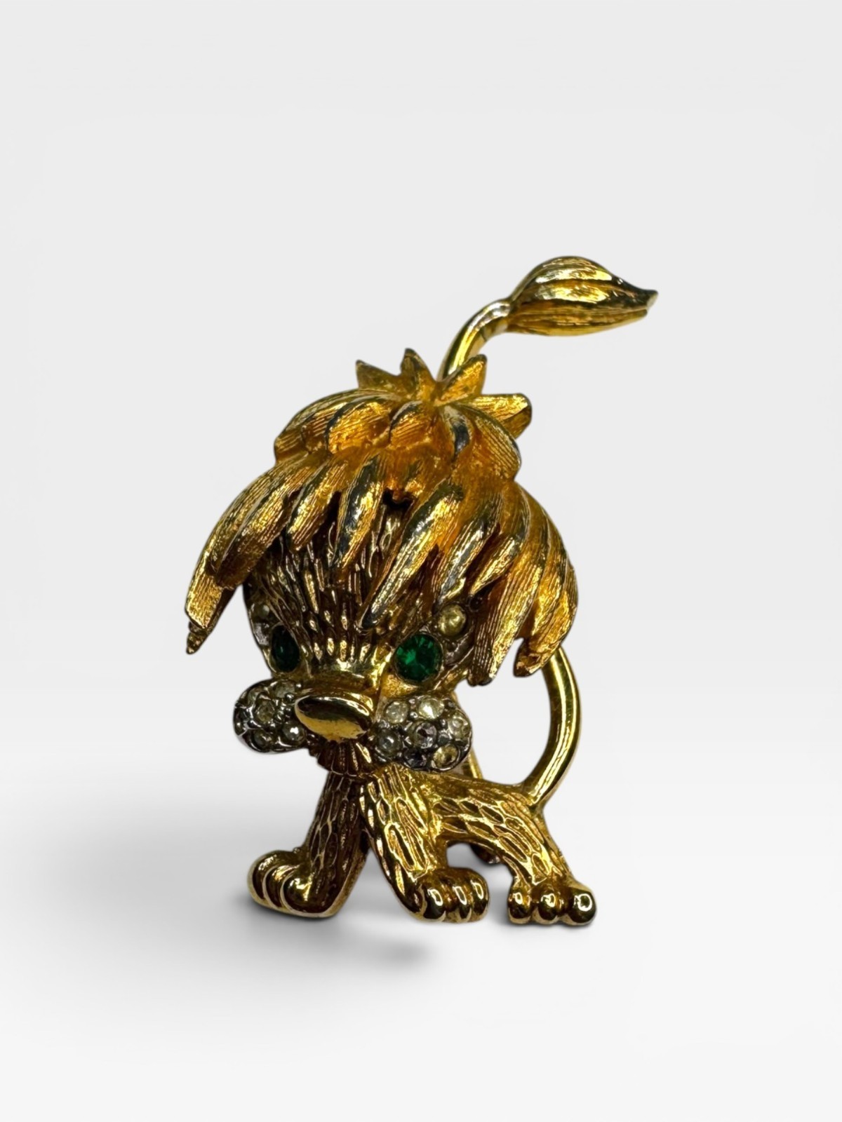 Lion Brooch Gold Tone Figural Pin Green Crystal Eyes 1960s