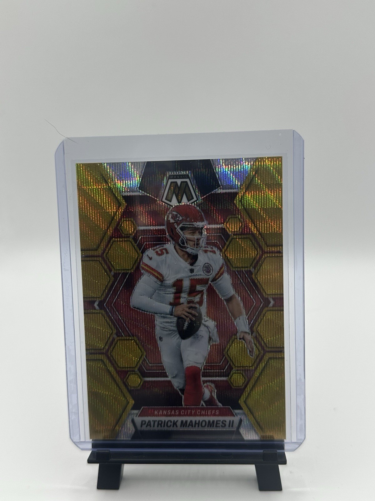 2023 Panini Mosaic - Patrick Mahomes II #109 Gold Wave Mosaic Prizm /17