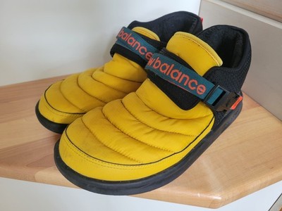 New Balance Slippers Mens 9 Yellow Caravan Moc Mid v2 Primaloft SUFMMOCM Buckle