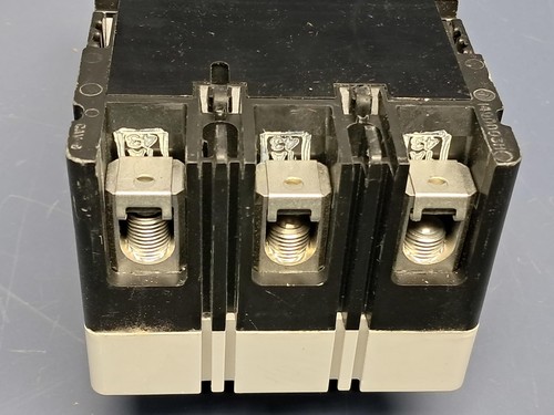 Disyuntor Eaton Cutler Hammer HFD3225 3 polos 225 amperios 600 V - Imagen 7 de 10