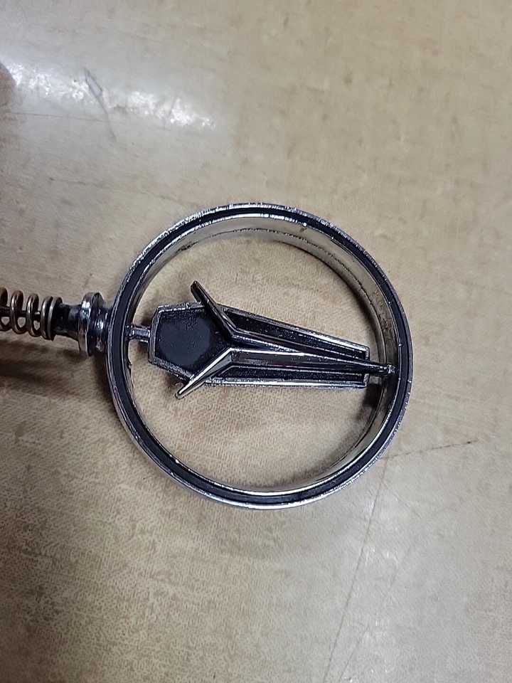 Nuevo de Lote Antiguo Plymouth Fury Capucha Ornamento Mopar FURY Panel de Cabezal 73 74 75 76 77 Foto 2 de 4