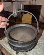 Antique 7 in Cast Iron Kettle Cauldron 3 Legs Bale handle w Loop Marked OAR 2
