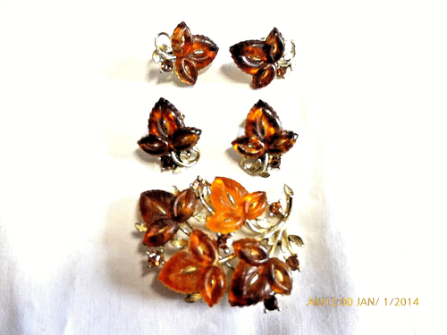 VTG LISNER HONEY AMBER & GOLDEN BROWN LUCITE & RHINESTONE BROOCH EARRINGS SET - Picture 6 of 9