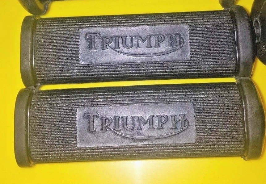 (2) TRIUMPH LOGO FOOT REST PEG PASSENGER RUBBER SET PN# 82-1695 / 54-05477 - Image 2 of 3