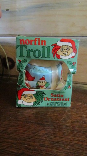 TROLLS Norfin NATALE vintage nuovo con scatola raso/plastica ORNAMENTO ALBERO - 1992 - Foto 4 di 4