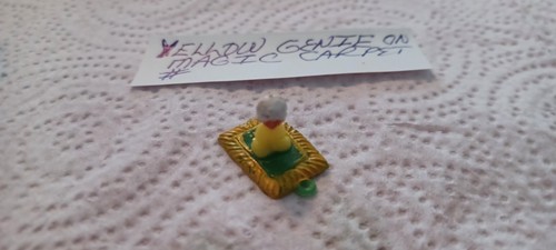 VINTAGE RARE GUMBALL/VENDING YELLOW GENIE ON A MAGIC CARPET CHARM 