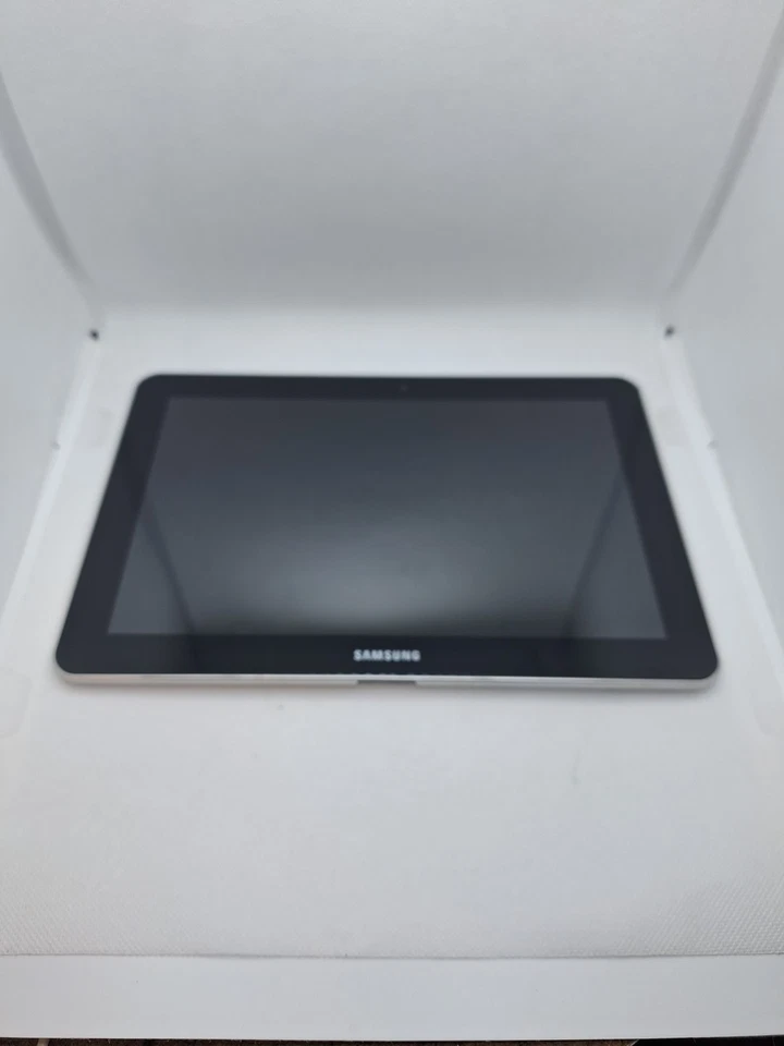 Samsung Galaxy Tab GT-P7510 - White - Android Tablet - FOR PARTS/REPAIR - Image 2 of 4