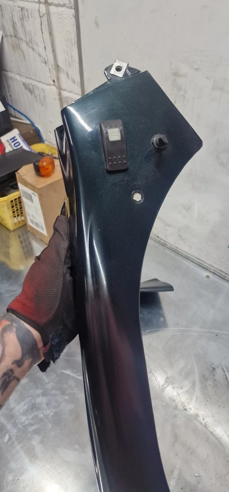 Carenado medio izquierdo Triumph Sprint St 955i verde Aston 1998-2004 Foto 2 de 4