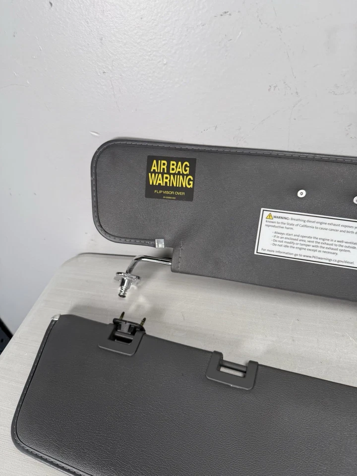 Солнцезащитные козырьки 2024 Freightliner Cascadia - Изображение 3 из 4