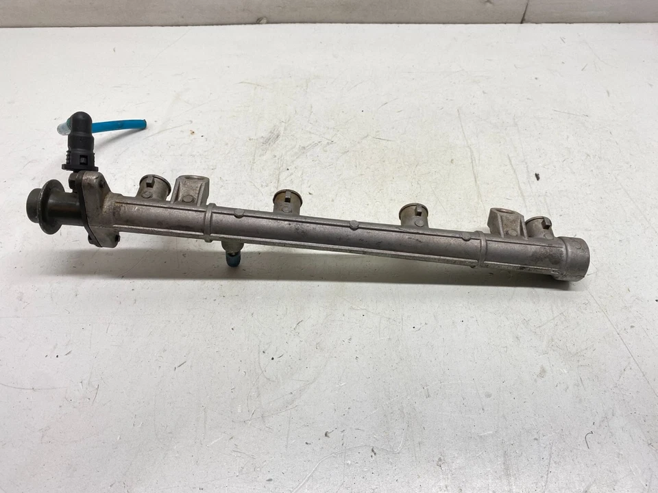 Inyector de combustible KIA SEPHIA 1999-2001 con riel OEM, 322-60674 Foto 4 de 4